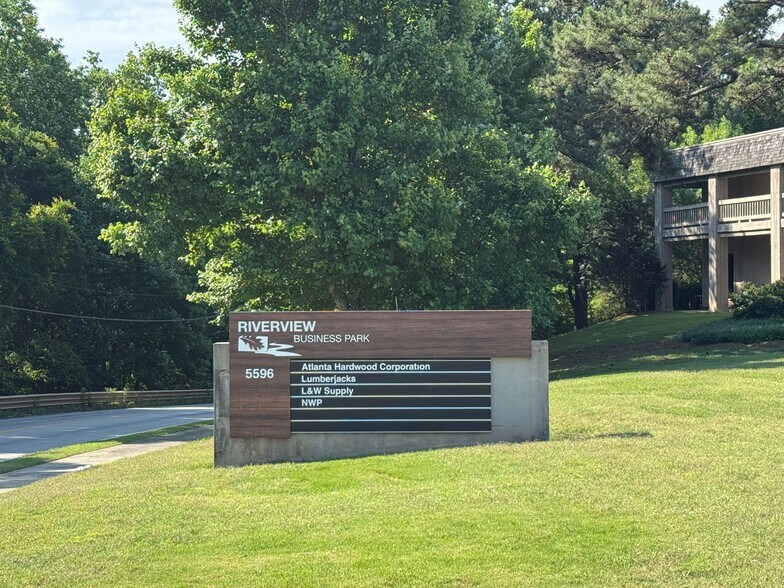 5596 River View Rd SE, Mableton, GA à louer - Photo du bâtiment - Image 2 de 5