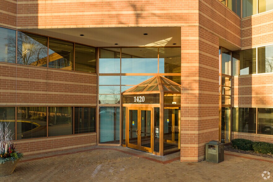 1420 Kensington Rd, Oak Brook, IL à louer - Photo du bâtiment - Image 3 de 8