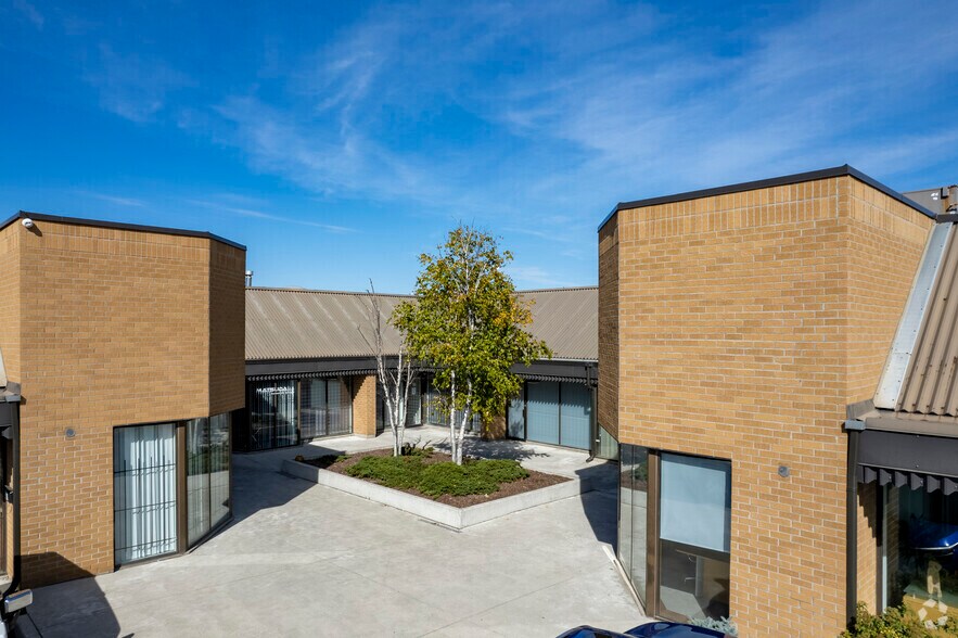 95 W Beaver Creek Rd, Richmond Hill, ON à louer - Photo du bâtiment - Image 3 de 8