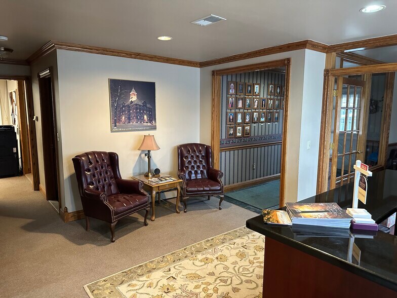 201 E Grand River Ave, Brighton, MI à louer - Hall d’entrée - Image 3 de 10