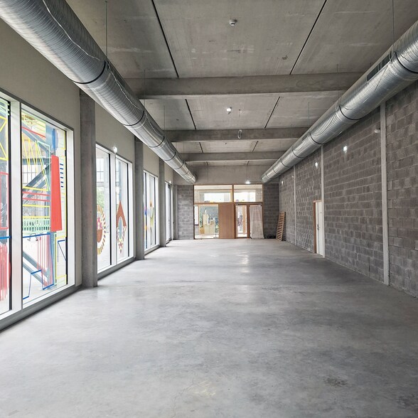 Fives, Lille for lease - Interior Photo - Image 1 of 9