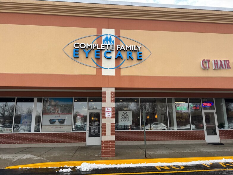 232-238 Tolland Tpke, Manchester, CT à louer - Photo du bâtiment - Image 3 de 8