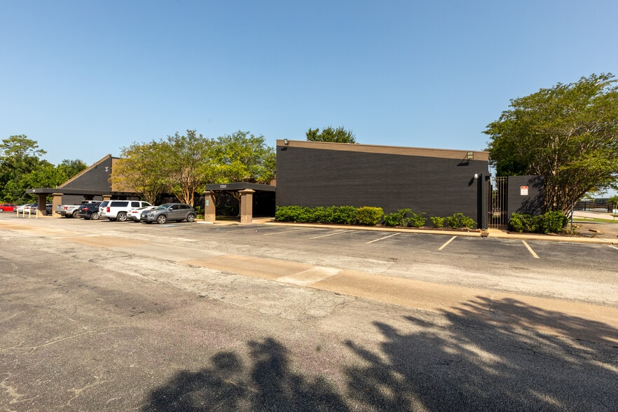 17215 Red Oak Dr, Houston, TX for sale - Building Photo - Image 2 of 14