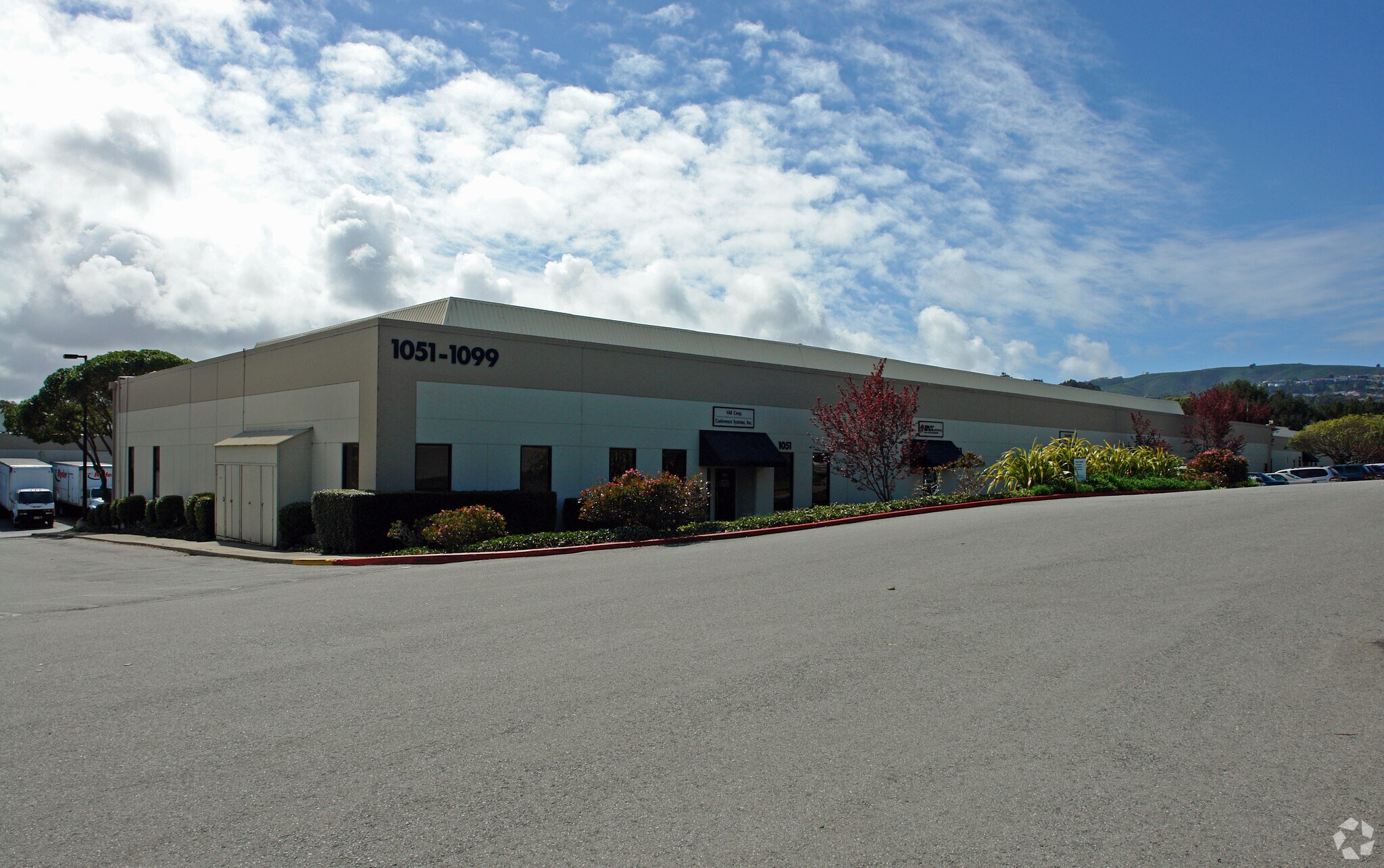 1051-1099 Sneath Ln, San Bruno, CA à louer Photo du bâtiment- Image 1 de 12