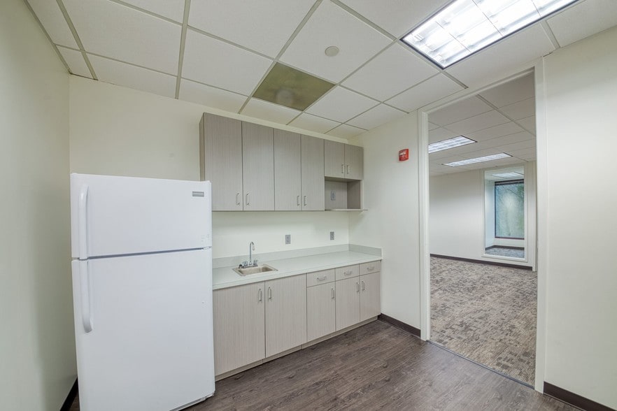 2970 Clairmont Rd NE, Atlanta, GA à louer - Photo intérieure - Image 2 de 42