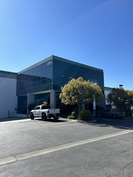 12611 Encinitas Ave, Sylmar, CA for lease - Building Photo - Image 3 of 4