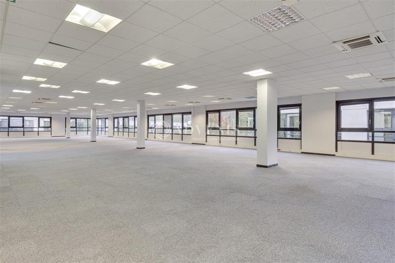 Office in Guyancourt for lease - Building Photo - Image 2 of 6