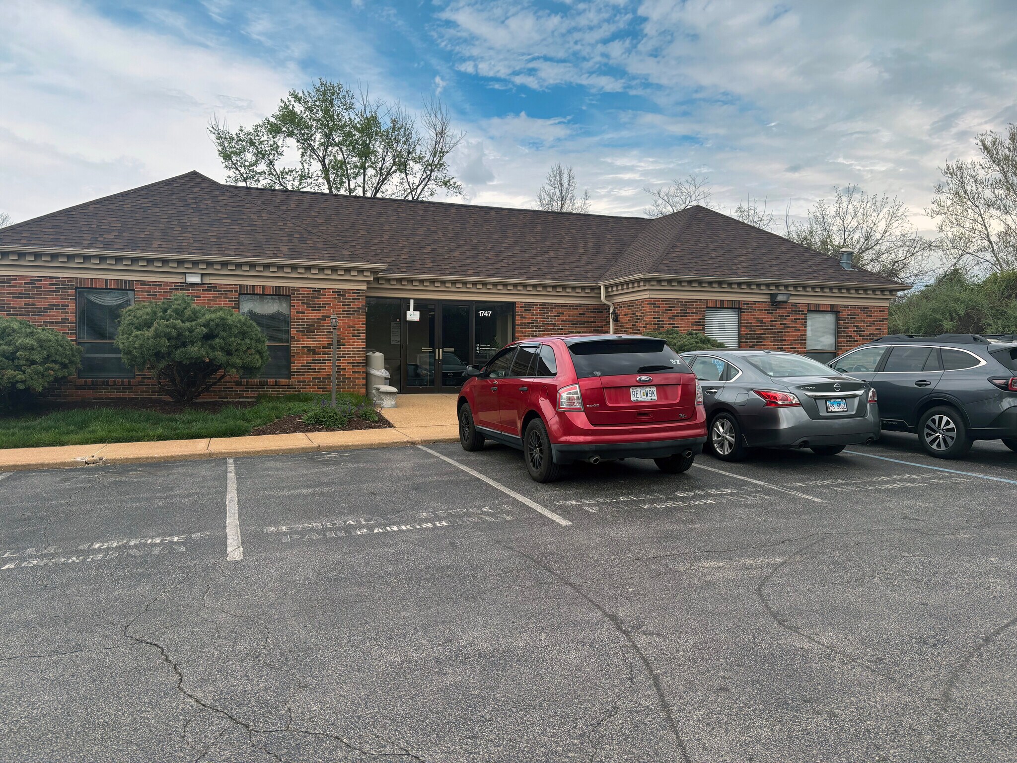 1747 Smizer Station Rd, Fenton, MO for lease Primary Photo- Image 1 of 9