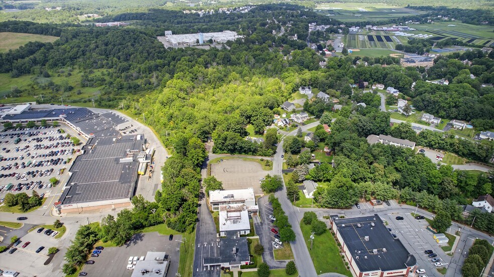 74 Brookside Ave, Chester, NY à louer - Photo du bâtiment - Image 3 de 47