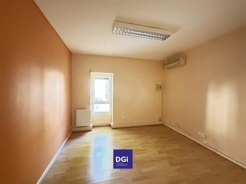 Bureau dans Nîmes à louer - Photo intérieure - Image 1 de 6