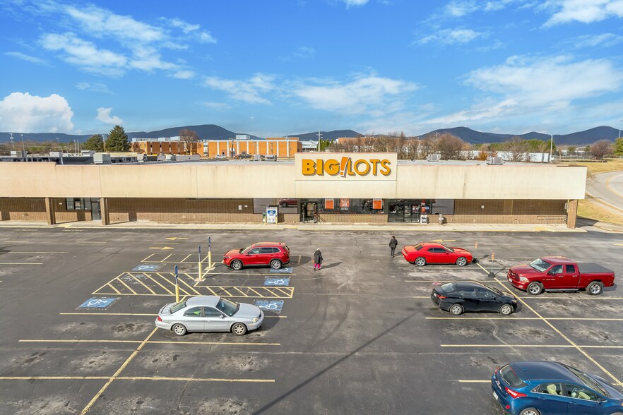 2911-2935 Hershberger Rd NW, Roanoke, VA à vendre - Photo du bâtiment - Image 1 de 3