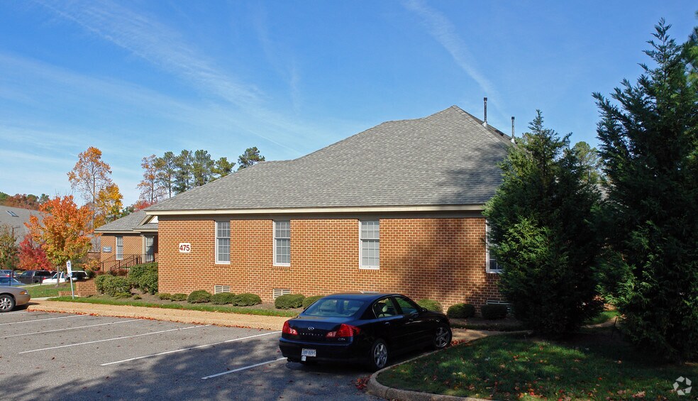 475 McLaws Cir, Williamsburg, VA à vendre - Photo du bâtiment - Image 3 de 4