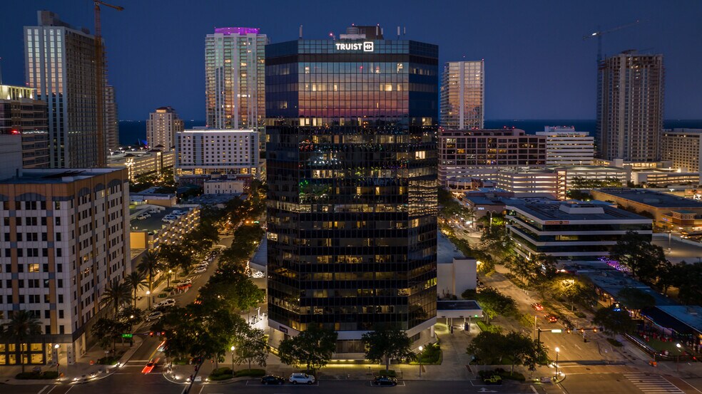 360 Central Ave, Saint Petersburg, FL à louer - Photo du bâtiment - Image 1 de 12