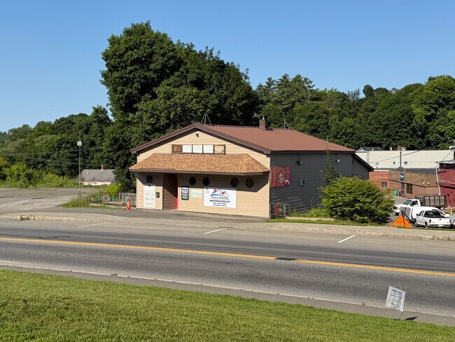 Plus de détails pour 23 Spring St, Dexter, ME - Bureau à vendre
