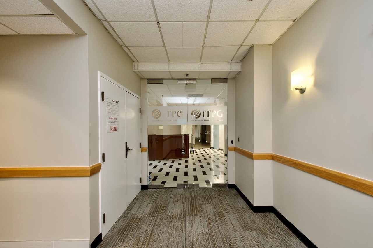 1964 Gallows Rd, Vienna, VA 22182 - Unit 210 -  - Interior Photo - Image 2 of 15