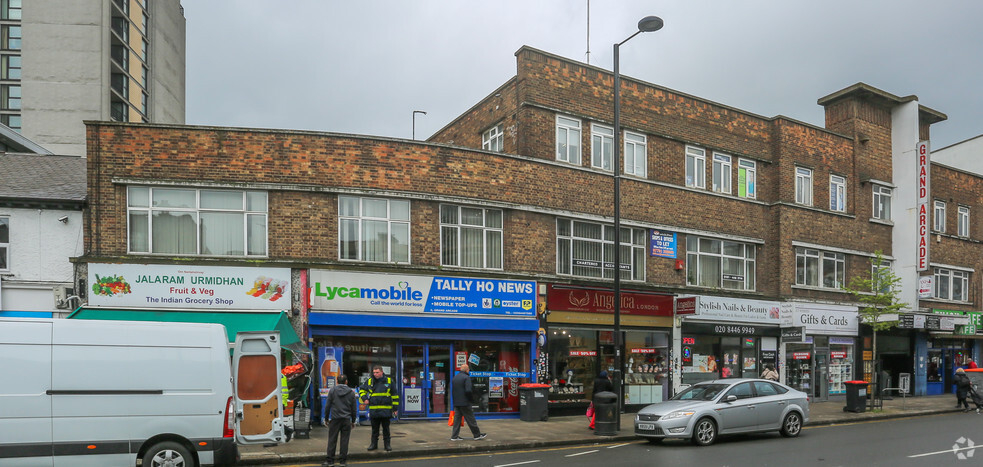 High Rd, London à vendre - Photo principale - Image 1 de 1