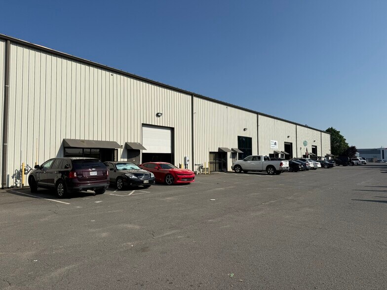 44819 Acacia Ln, Sterling, VA à vendre - Photo du bâtiment - Image 3 de 11