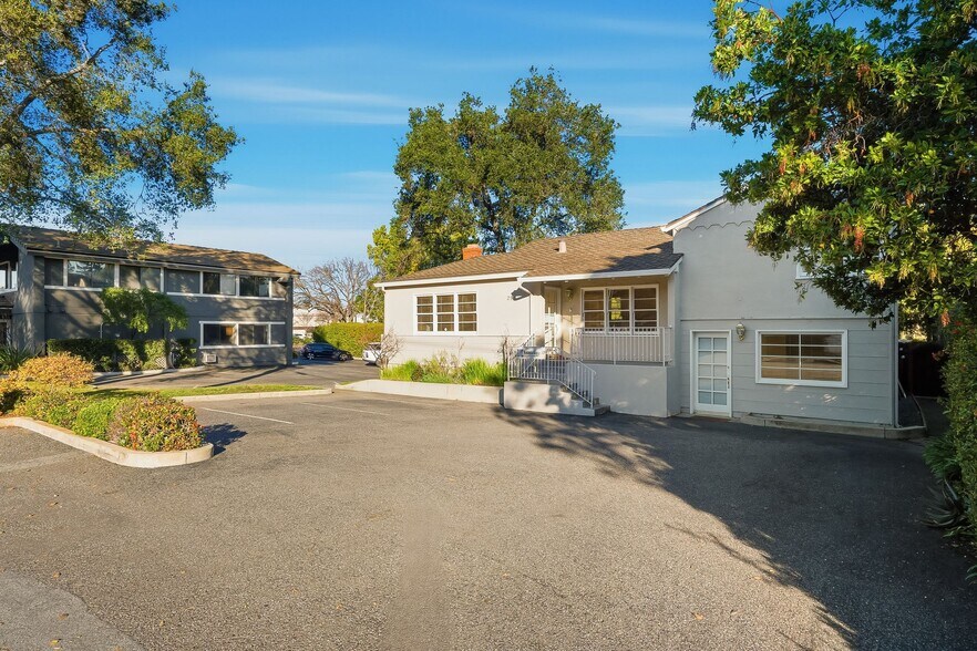 29 Hawthorne Ave, Los Altos, CA à louer - Photo du bâtiment - Image 2 de 31
