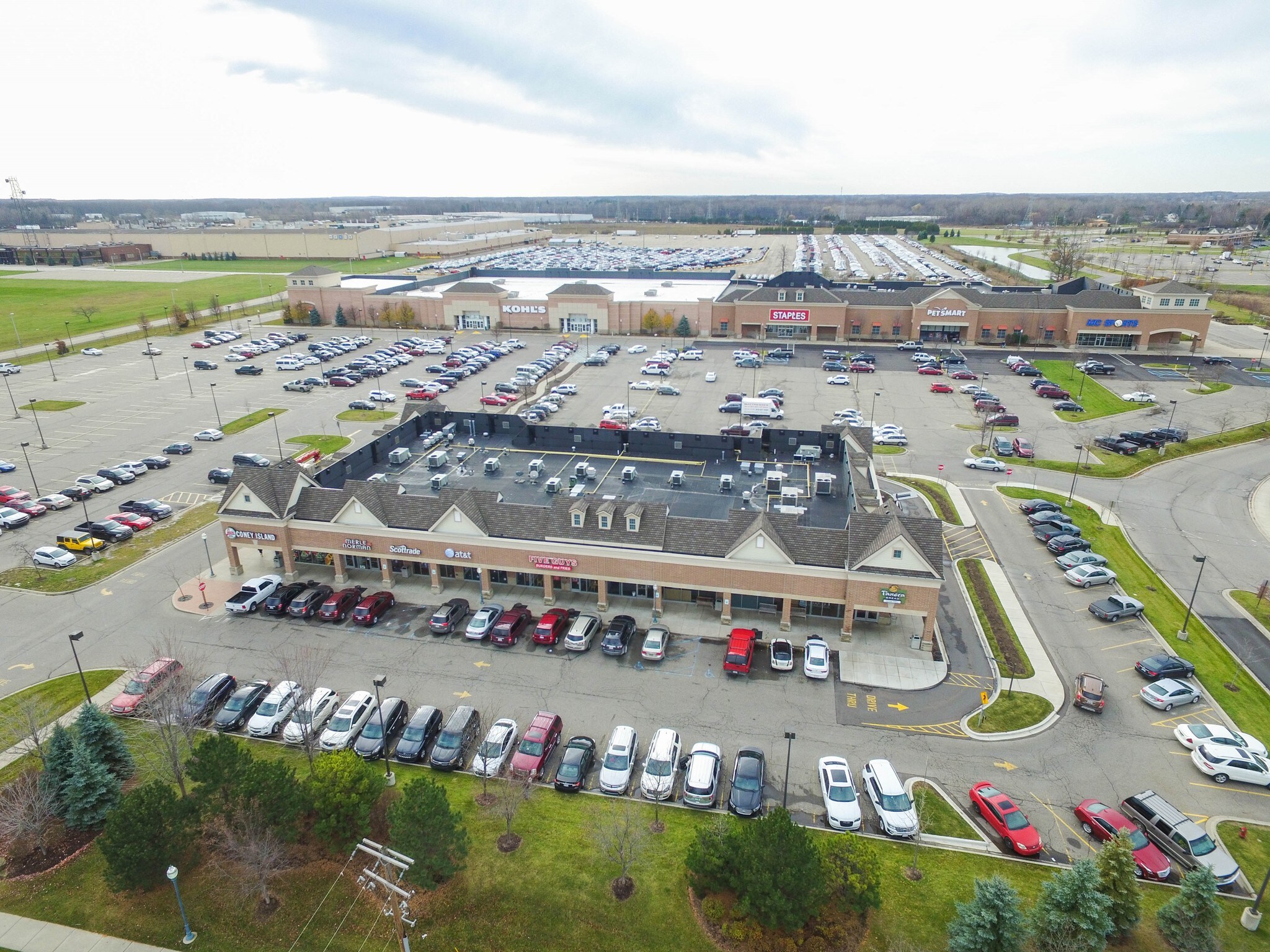 6160-6319 Dort Hwy, Grand Blanc, MI à louer Photo du bâtiment- Image 1 de 8