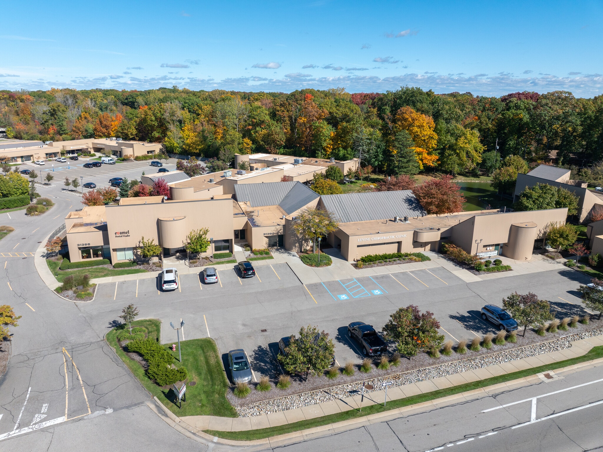 31390-31396 Northwestern Hwy, Farmington Hills, MI for lease Primary Photo- Image 1 of 5