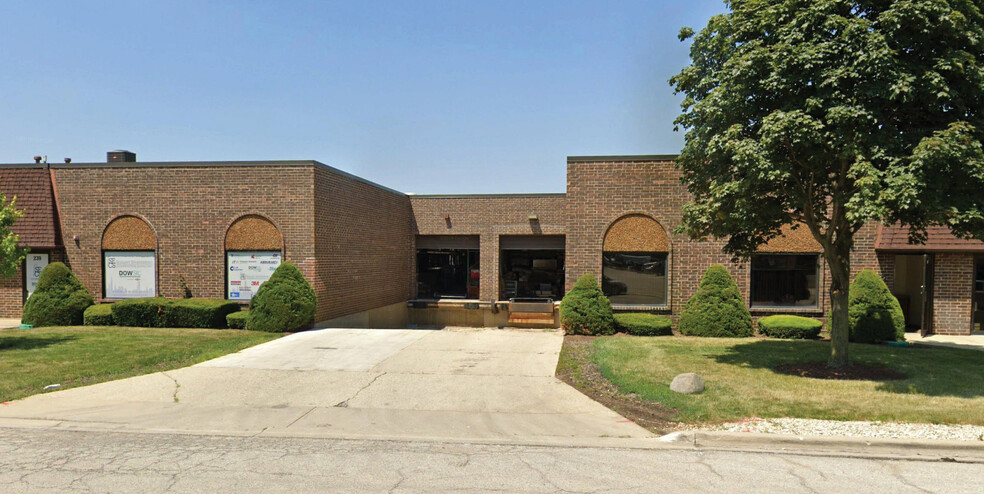 231-241 James St, Bensenville, IL for lease - Building Photo - Image 1 of 8