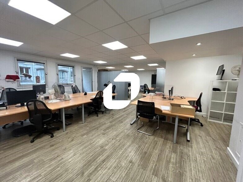 Office in Paris for sale - Interior Photo - Image 1 of 10