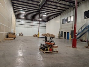 1421 E 15th St, Fayetteville, AR for lease Interior Photo- Image 2 of 4