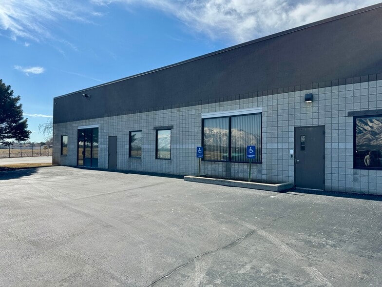 4102 S 1900 West, Roy, UT à louer - Photo du bâtiment - Image 2 de 4