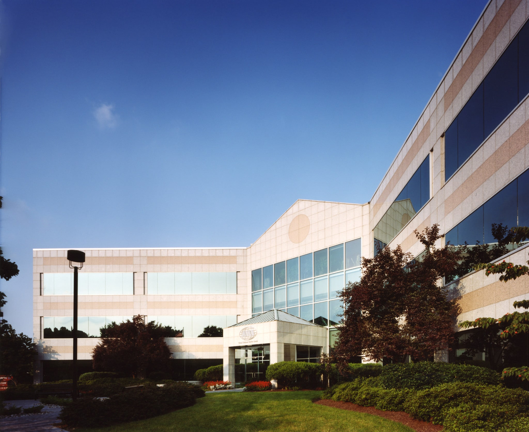 9000 Midlantic Dr, Mount Laurel, NJ for lease Primary Photo- Image 1 of 6