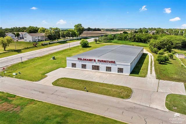 101 E Lafayette Ave, Abilene, KS à vendre - Photo du bâtiment - Image 2 de 10