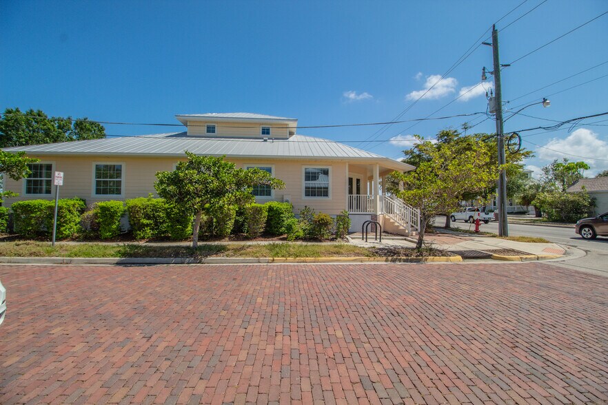 334 W Olympia Ave, Punta Gorda, FL for sale - Building Photo - Image 2 of 27