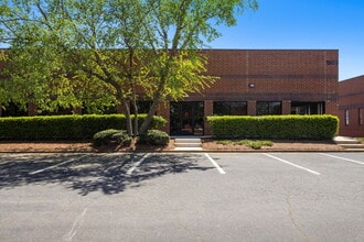 1803 Associates Ln, Charlotte, NC à louer Photo intérieure- Image 1 de 40