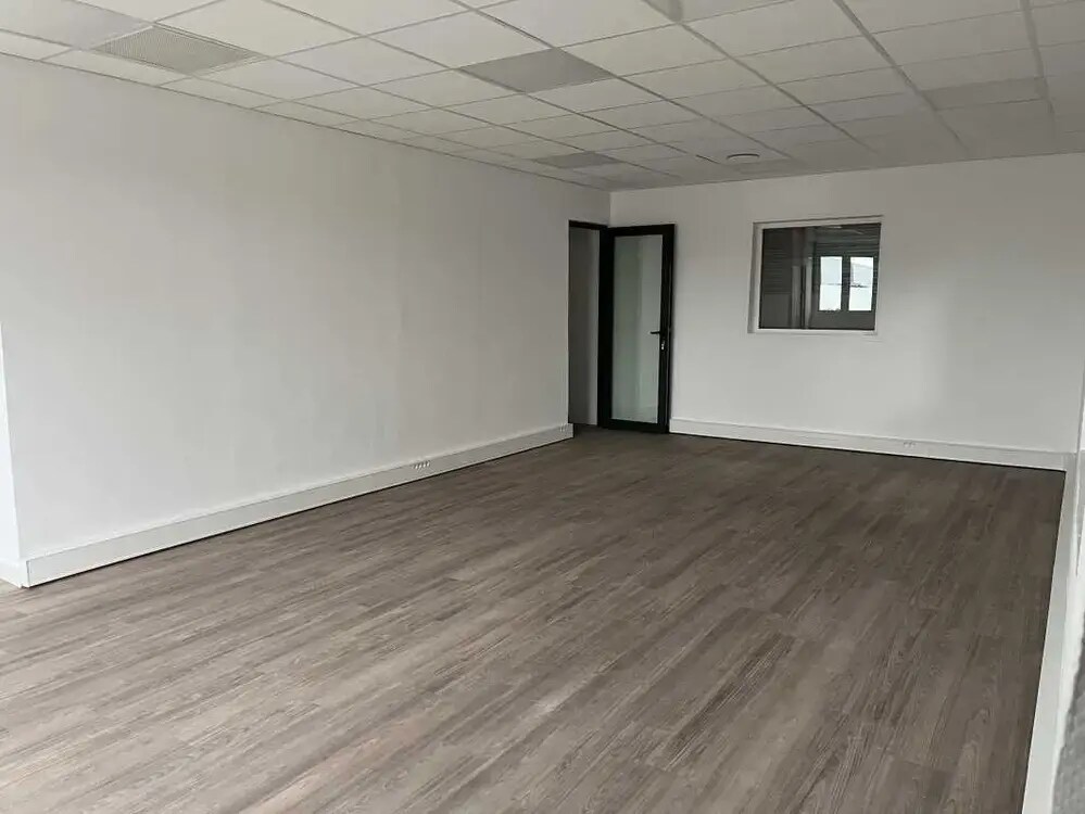 Bureau dans Corbas à louer Photo intérieure- Image 1 de 2