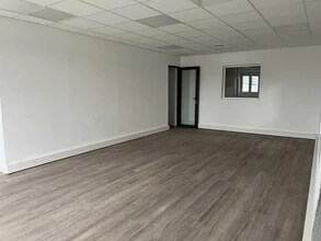 Bureau dans Corbas à louer Photo intérieure- Image 1 de 2