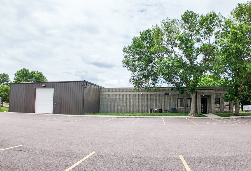 1609 W 1st St, Sioux Falls, SD à vendre - Photo du bâtiment - Image 2 de 11