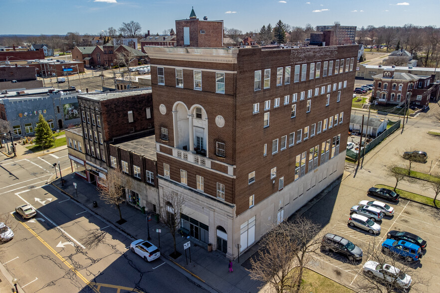 245 E Main St, Alliance, OH à vendre - Photo du bâtiment - Image 1 de 1