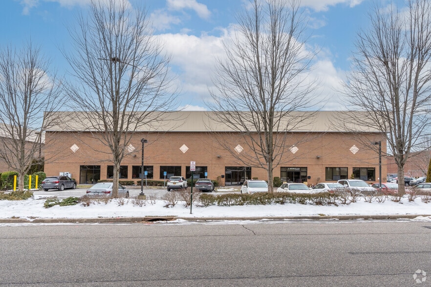 90 Gordon Dr, Syosset, NY for lease - Building Photo - Image 3 of 9