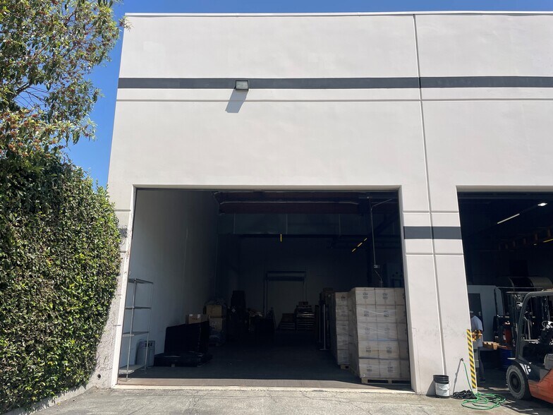 9937 Tabor Pl, Santa Fe Springs, CA à louer - Photo du bâtiment - Image 3 de 5