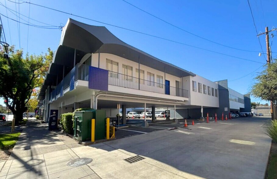 930 Alhambra Blvd, Sacramento, CA for lease - Building Photo - Image 3 of 26