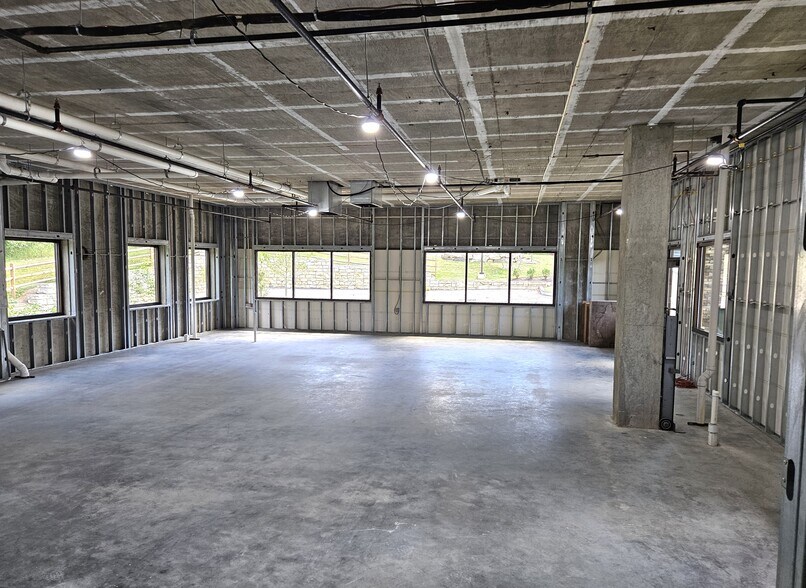 3407 West Chester Pike, Newtown Square, PA à louer - Photo du bâtiment - Image 3 de 8