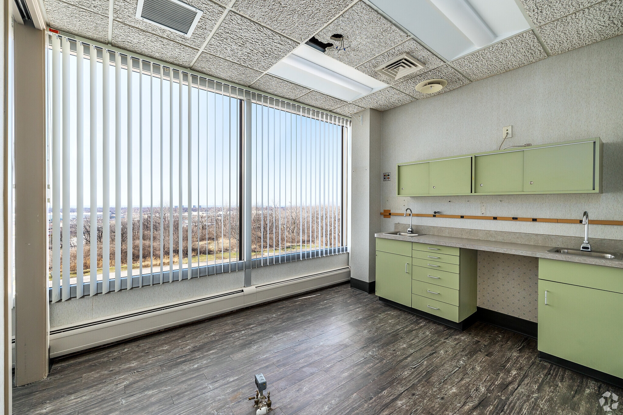 26250 Euclid Ave, Cleveland, OH à vendre Photo intérieure- Image 1 de 2