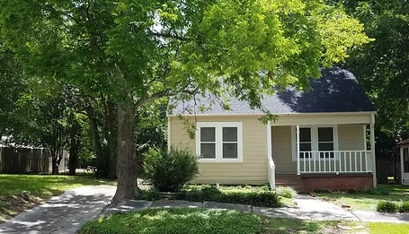 1711 Avenue P, Huntsville, TX for sale Primary Photo- Image 1 of 2