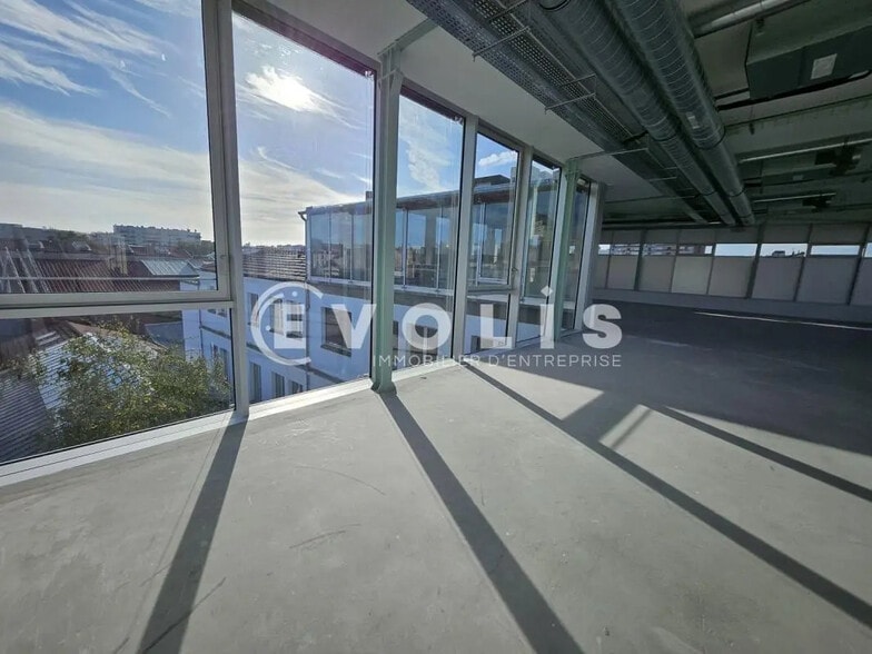 Office in Malakoff for lease - Building Photo - Image 1 of 45