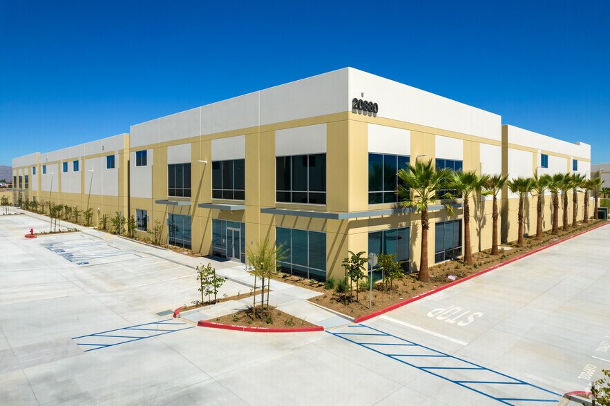 20820 Krameria Ave, Riverside, CA à louer - Photo du bâtiment - Image 3 de 4