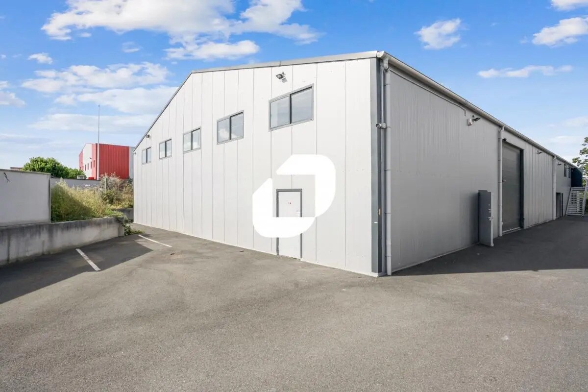 Flex in Fareins for lease Building Photo- Image 1 of 13