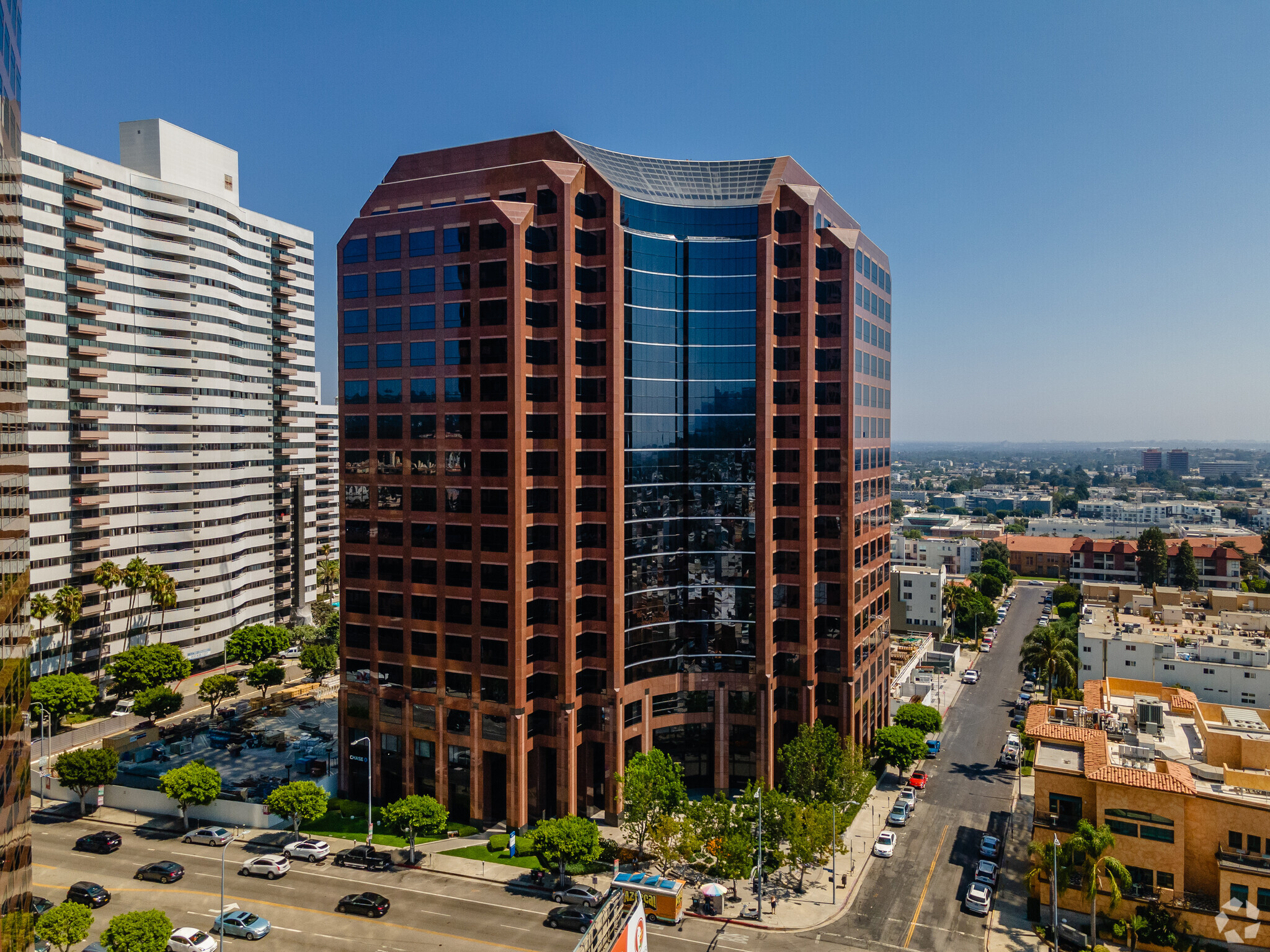 11766 Wilshire Blvd, Los Angeles, CA à louer Photo du b timent- Image 1 de 8