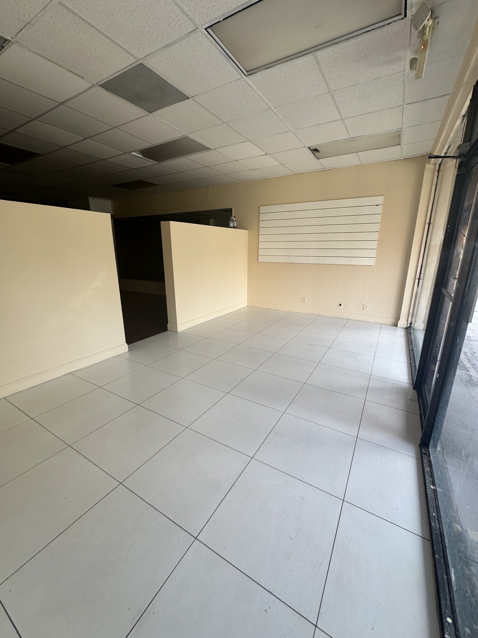 3800-3868 N University Dr, Sunrise, FL for lease Interior Photo- Image 1 of 4