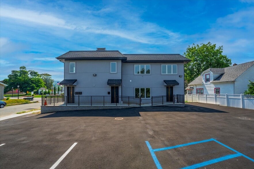 1108 McBride Ave, Woodland Park, NJ à vendre - Photo du bâtiment - Image 3 de 5