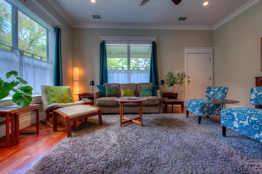 Willow Street Compound portefeuille de 4 propriétés à vendre sur LoopNet.ca - Photo du bâtiment - Image 3 de 65