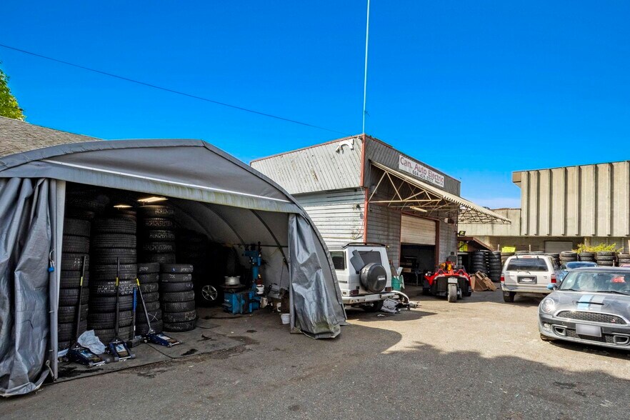 7409 Conway Av, Burnaby, BC à vendre - Photo du bâtiment - Image 2 de 12